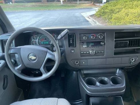 Used 2013 Chevrolet Express 2500 RWD image 2