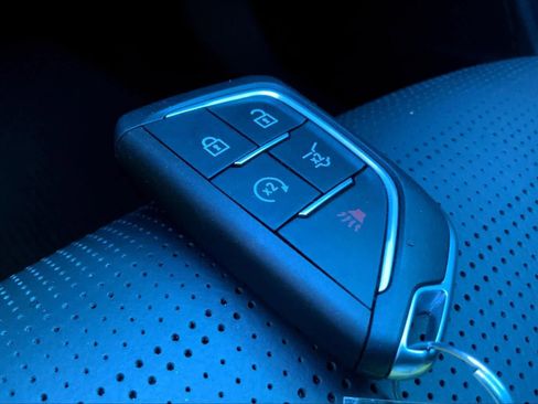 Used 2025 Cadillac XT4 Sport w/ LPO, Onyx Lite Package image 15