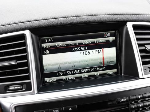 Used 2015 Mercedes-Benz GL 550 4MATIC image 29