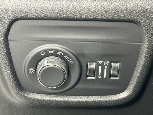 Used 2023 Jeep Grand Cherokee Altitude AWD/4WD image 10