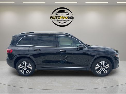Used 2024 Mercedes-Benz GLB 250 4MATIC image 8