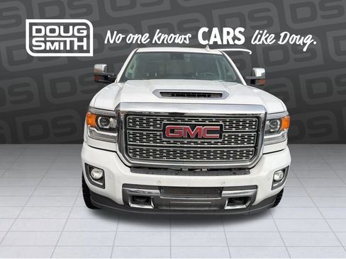 Used 2018 GMC Sierra 2500 Denali image 8