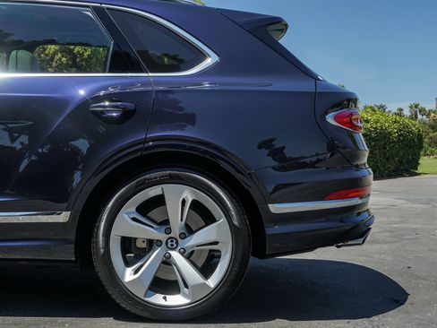 Certified 2024 Bentley Bentayga AWD/4WD image 4