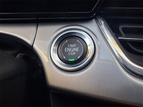 Used 2025 Chevrolet Trax LT w/ LT Convenience Package image 56