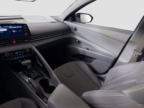 Used 2025 Hyundai Elantra Sport image 23