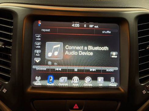 Used 2017 Jeep Cherokee Latitude w/ Cold Weather Group image 32