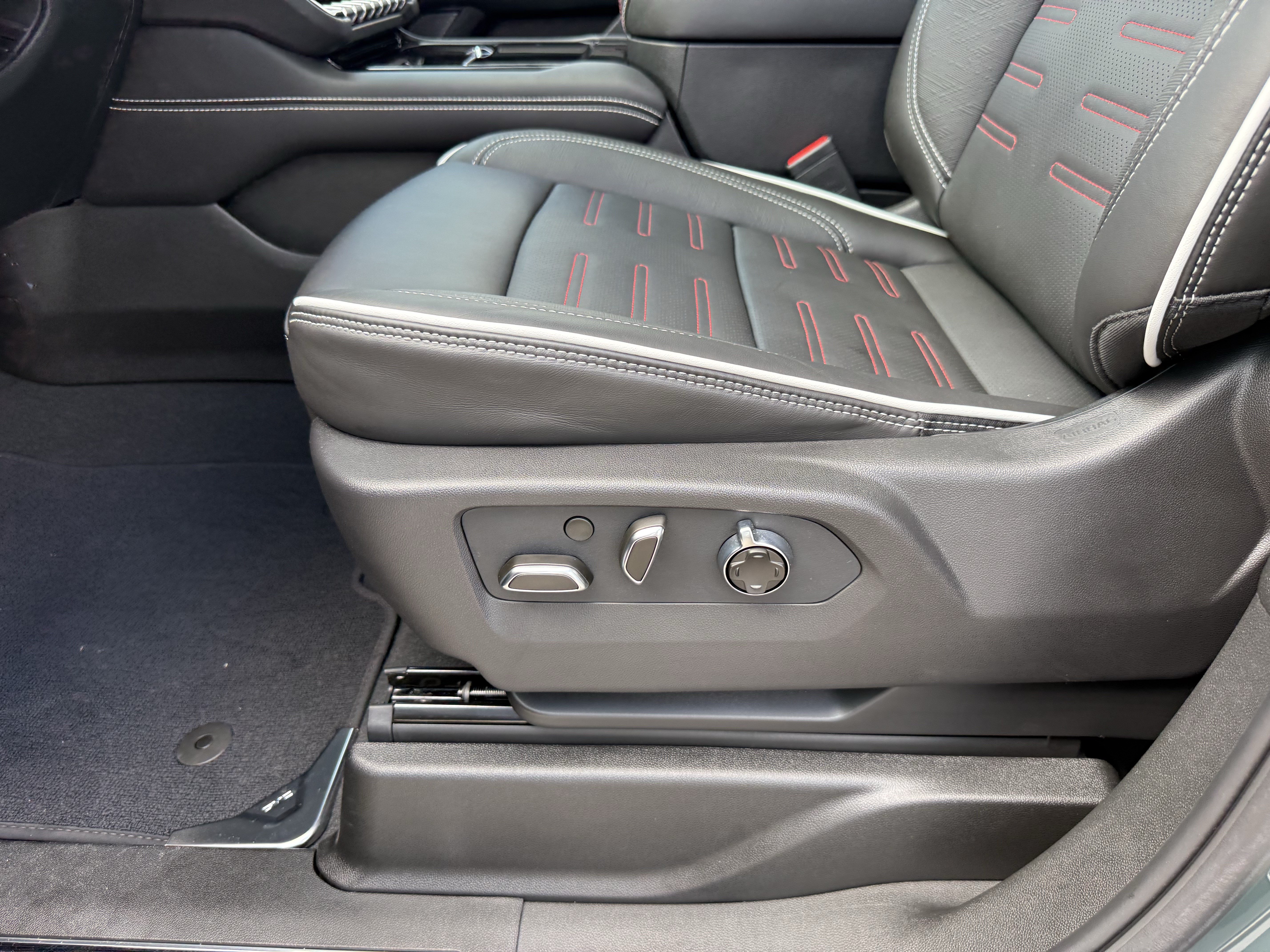 Used 2026 GMC Yukon AT4 Ultimate AWD/4WD image 28