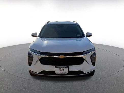 Used 2025 Chevrolet Trax LT image 4