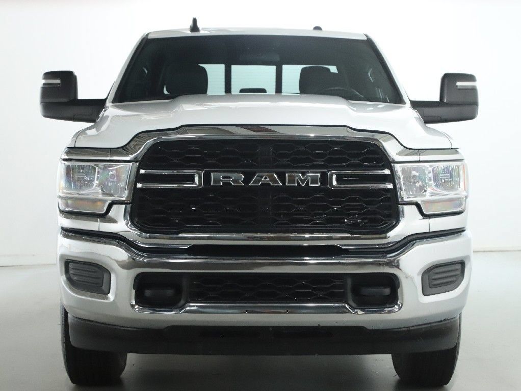 Used 2024 RAM 3500 Tradesman w/ Chrome Appearance Group AWD/4WD image 5