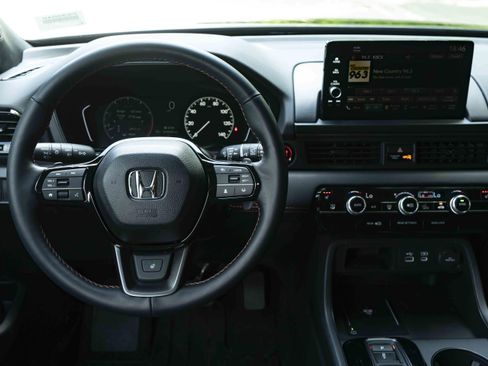 Used 2025 Honda Pilot TrailSport image 21