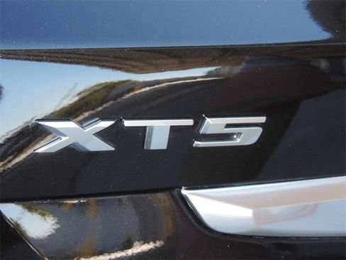 Certified 2025 Cadillac XT5 Premium Luxury image 15