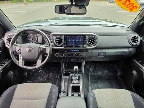 Used 2022 Toyota Tacoma TRD Sport w/ Technology Package AWD/4WD image 30