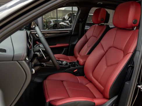 New 2026 Porsche Macan image 5