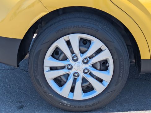 Used 2020 Kia Soul LX FWD image 9