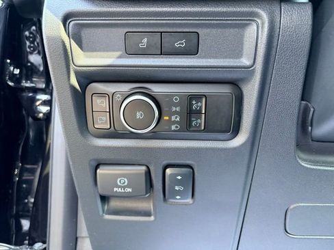 Used 2024 Ford Expedition Max Platinum image 28