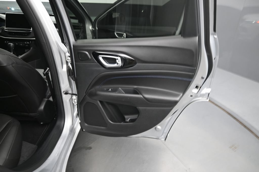 Used 2025 Jeep Compass Limited w/ Driver Assist Group I AWD/4WD image 16