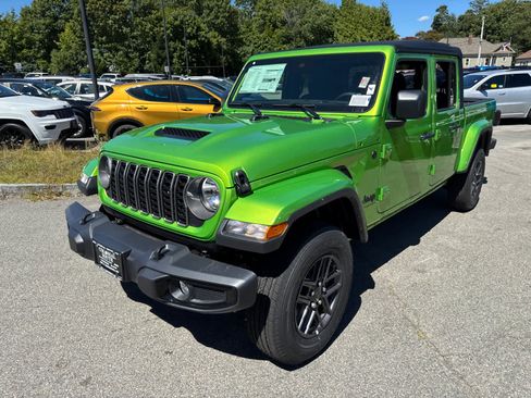 New 2025 Jeep Gladiator Sport image 2