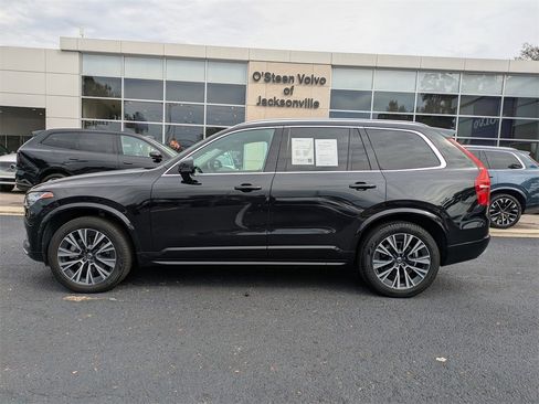 Certified 2022 Volvo XC90 T6 Momentum image 3