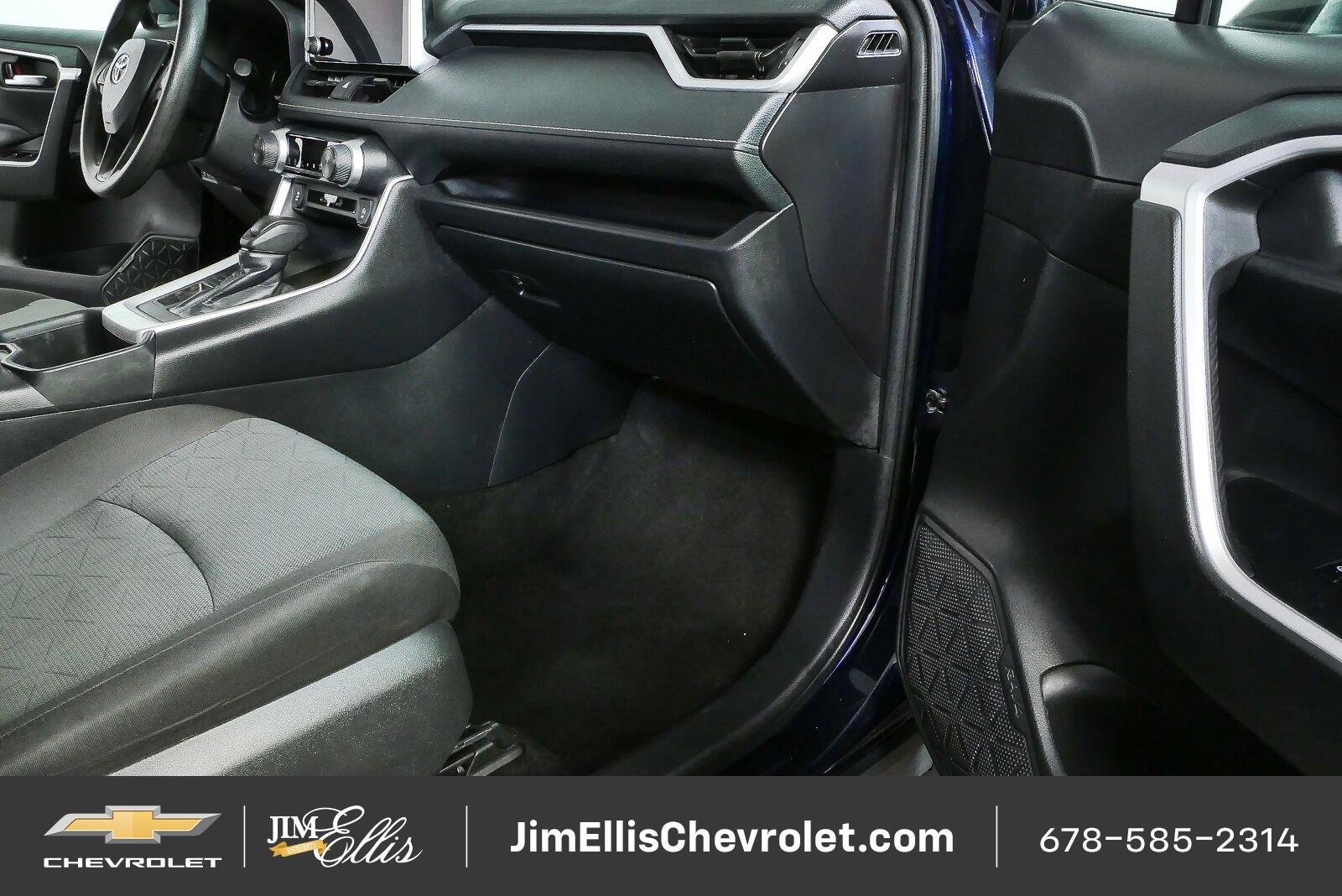 Used 2024 Toyota RAV4 XLE FWD image 25
