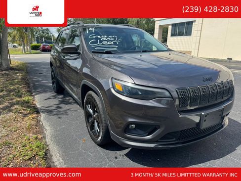 Used 2019 Jeep Cherokee Latitude Plus FWD image 2