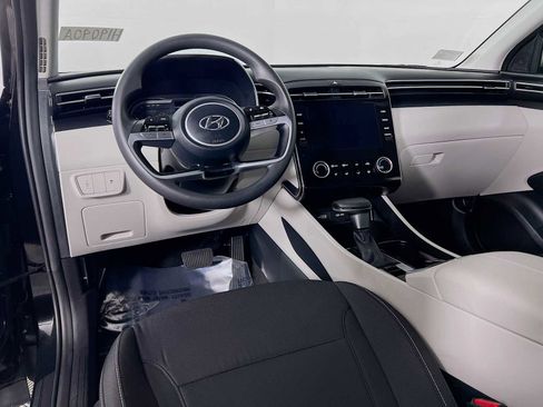 Certified 2024 Hyundai Tucson SE FWD image 9