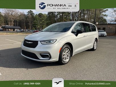 Used 2024 Chrysler Pacifica Touring-L