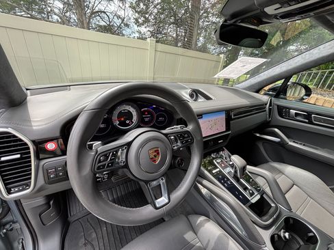 Used 2023 Porsche Cayenne Turbo AWD/4WD image 24