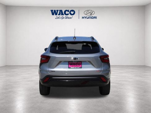 Used 2024 Chevrolet Trax RS w/ Sunroof Package FWD image 7