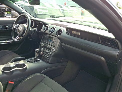 Used 2018 Ford Mustang Coupe RWD image 11