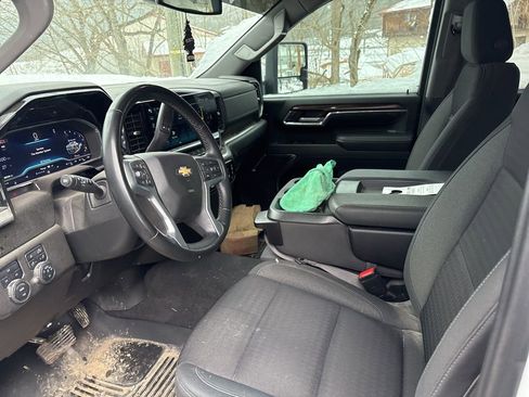 Used 2024 Chevrolet Silverado 2500 LT w/ Convenience Package image 8