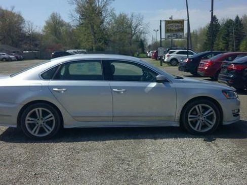 Used 2015 Volkswagen Passat 3.6 SEL Premium image 11