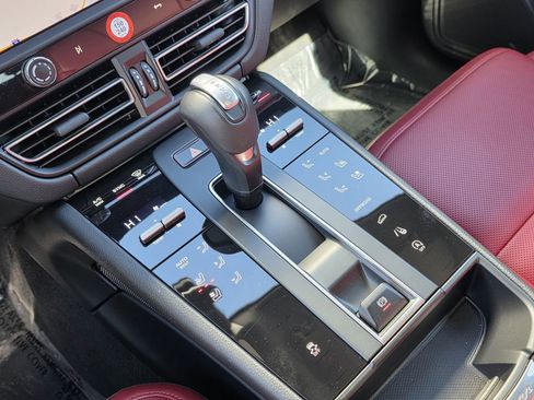 Used 2025 Porsche Macan image 30