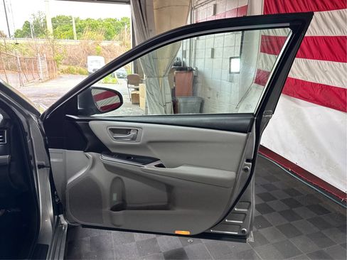 Used 2017 Toyota Camry SE FWD image 20