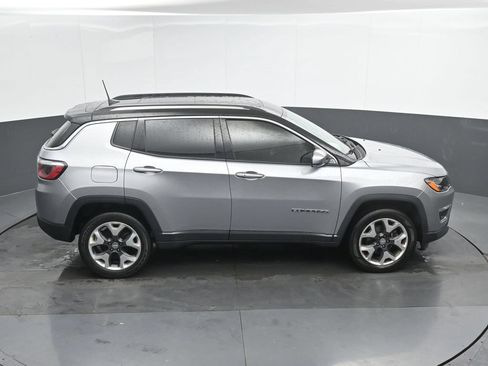 Used 2018 Jeep Compass Limited AWD/4WD image 32