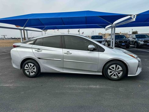 Used 2018 Toyota Prius Four image 5