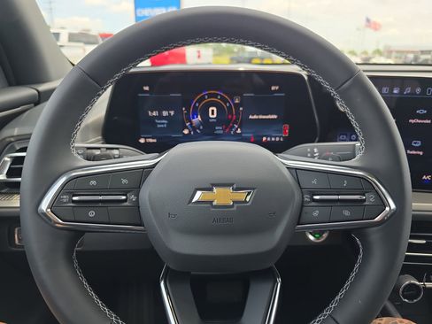New 2026 Chevrolet Traverse LT w/ Sun and Wheel Package FWD image 19