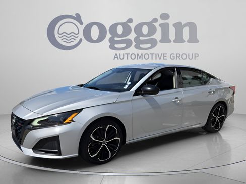 Used 2024 Nissan Altima 2.5 SR FWD image 1