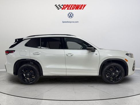 New 2026 Volkswagen Tiguan SE R-Line AWD/4WD image 12