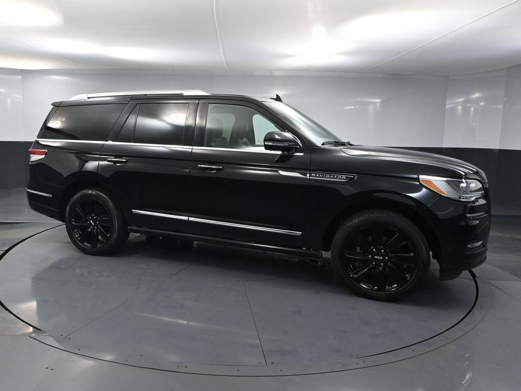 Used 2022 Lincoln Navigator Reserve w/ Equipment Group 201A AWD/4WD image 3