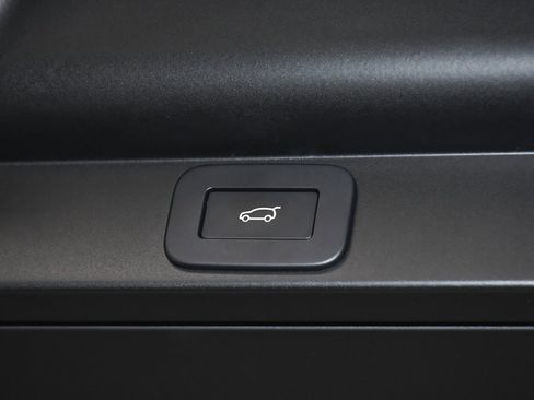 Used 2025 Land Rover Range Rover SE image 75