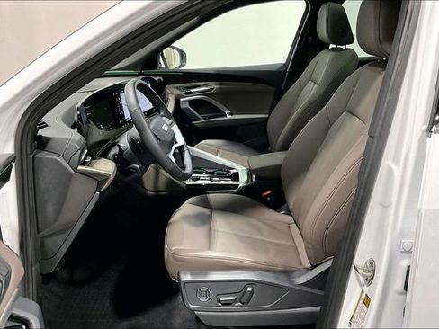 Certified 2025 Audi Q5 Premium w/ Convenience Package image 26