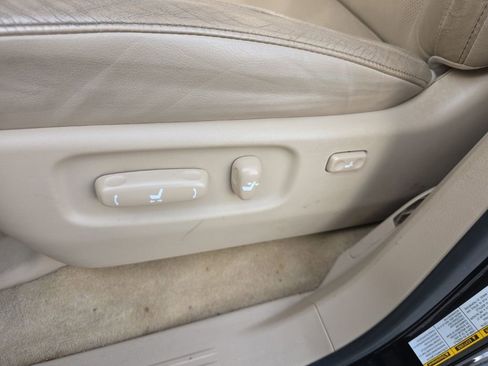 Used 2014 Toyota Land Cruiser image 22