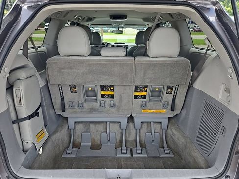Used 2014 Toyota Sienna LE FWD image 20