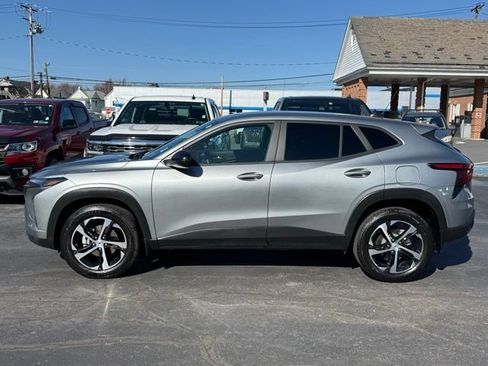 Used 2024 Chevrolet Trax RS w/ Driver Confidence Package FWD image 4
