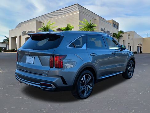 Used 2023 Kia Sorento SX Prestige w/ Panoramic Sunroof Package image 6