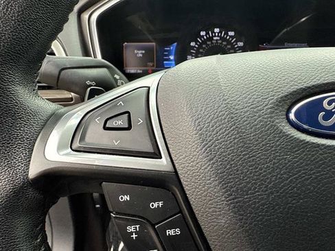 Used 2017 Ford Fusion SE w/ Fusion SE Technology Package image 18