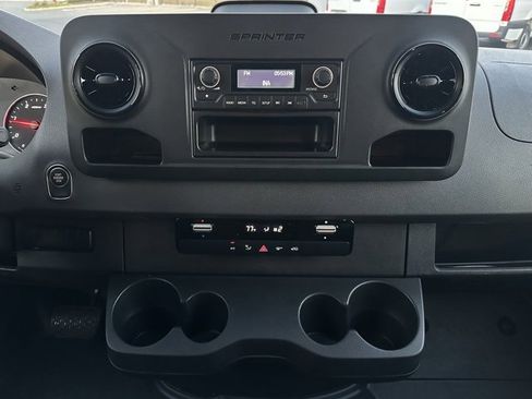 Used 2025 Mercedes-Benz Sprinter 2500 image 13