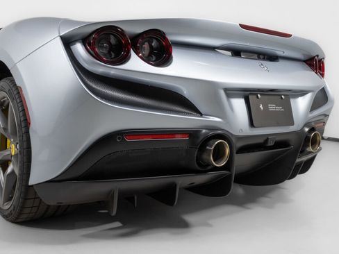 Used 2022 Ferrari F8 Tributo image 17