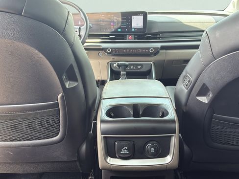 Used 2025 Kia Carnival SX FWD image 17