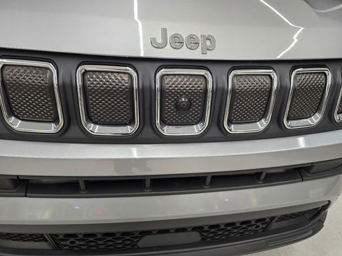 Certified 2022 Jeep Compass Latitude w/ Convenience Group FWD image 9